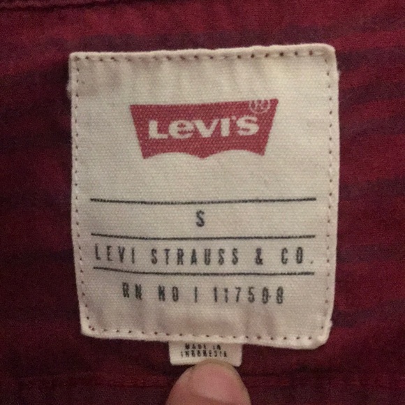 Levi's Small Red Short-Sleeve Button Down Shirt - Picture 7 of 8